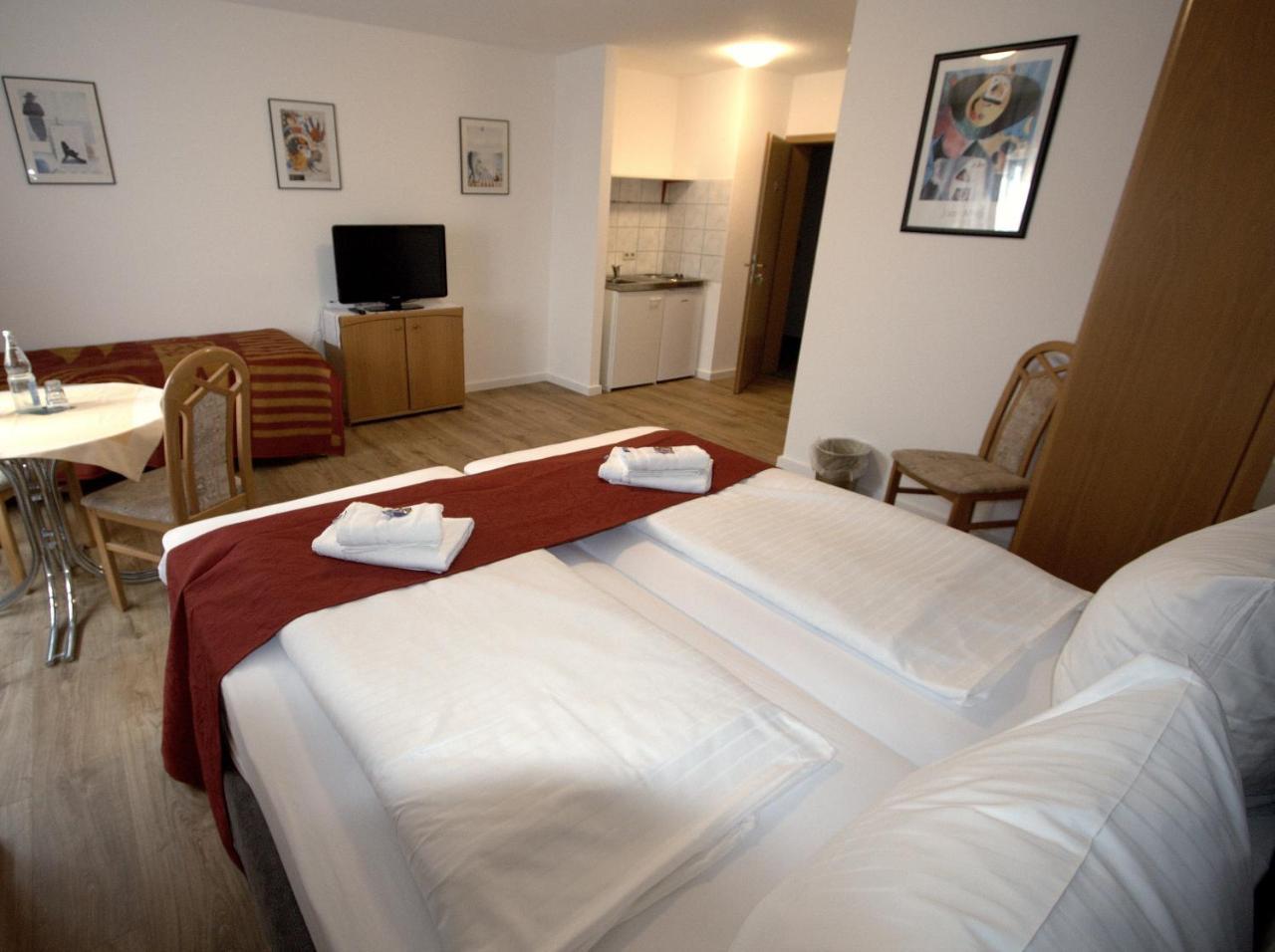 Hotel Leo Muehlhausen Екстер'єр фото